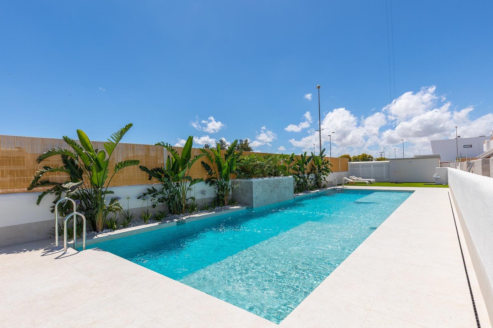 Nowy budynek - Bungalow -
Dolores - Sector 3
