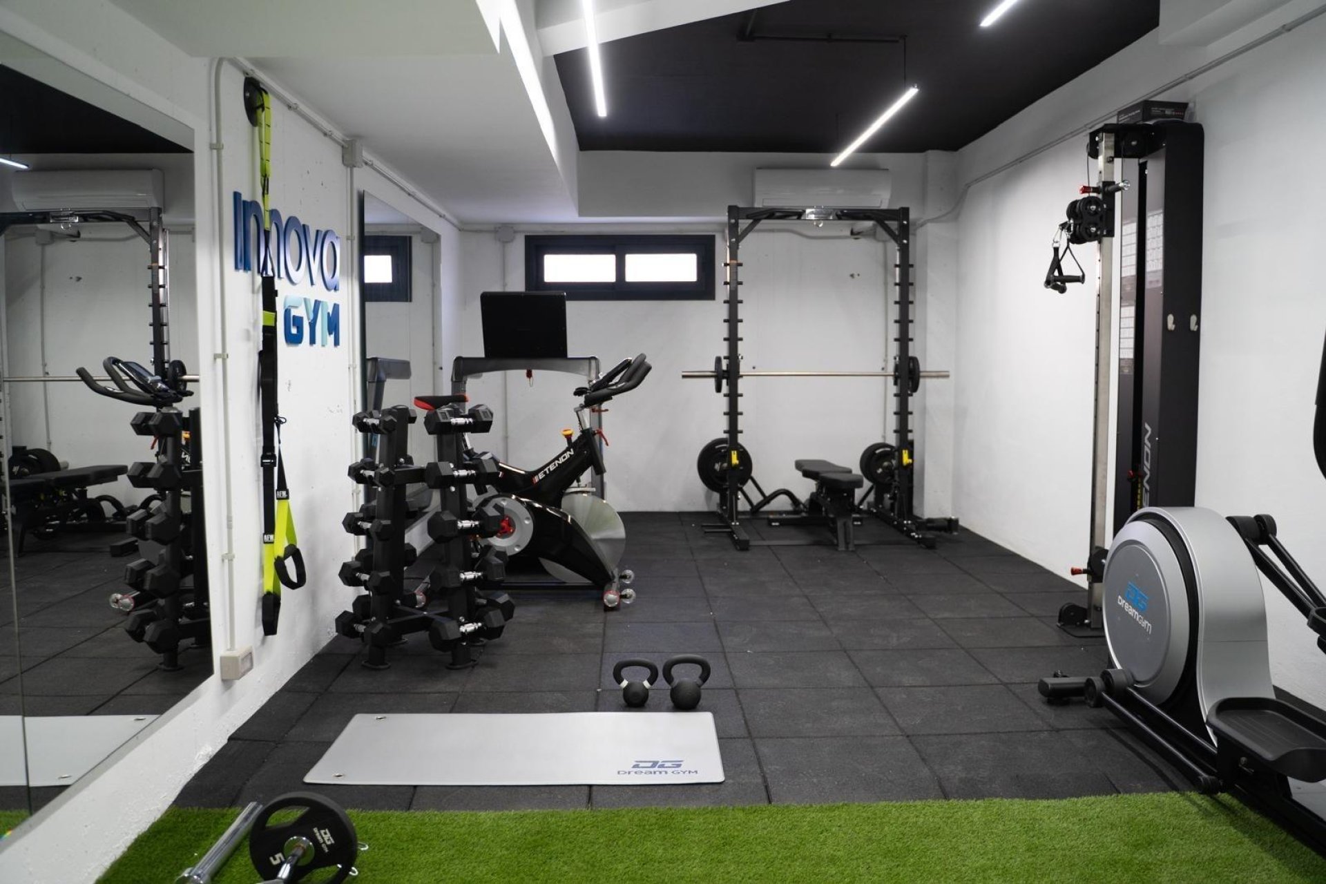 Nowy budynek - Bungalow -
Pilar de la Horadada - pueblo