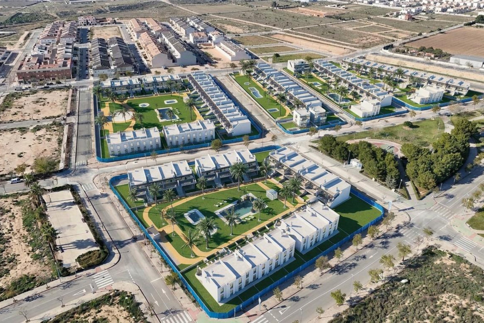 Nowy budynek - Bungalow -
Pilar de la Horadada - pueblo