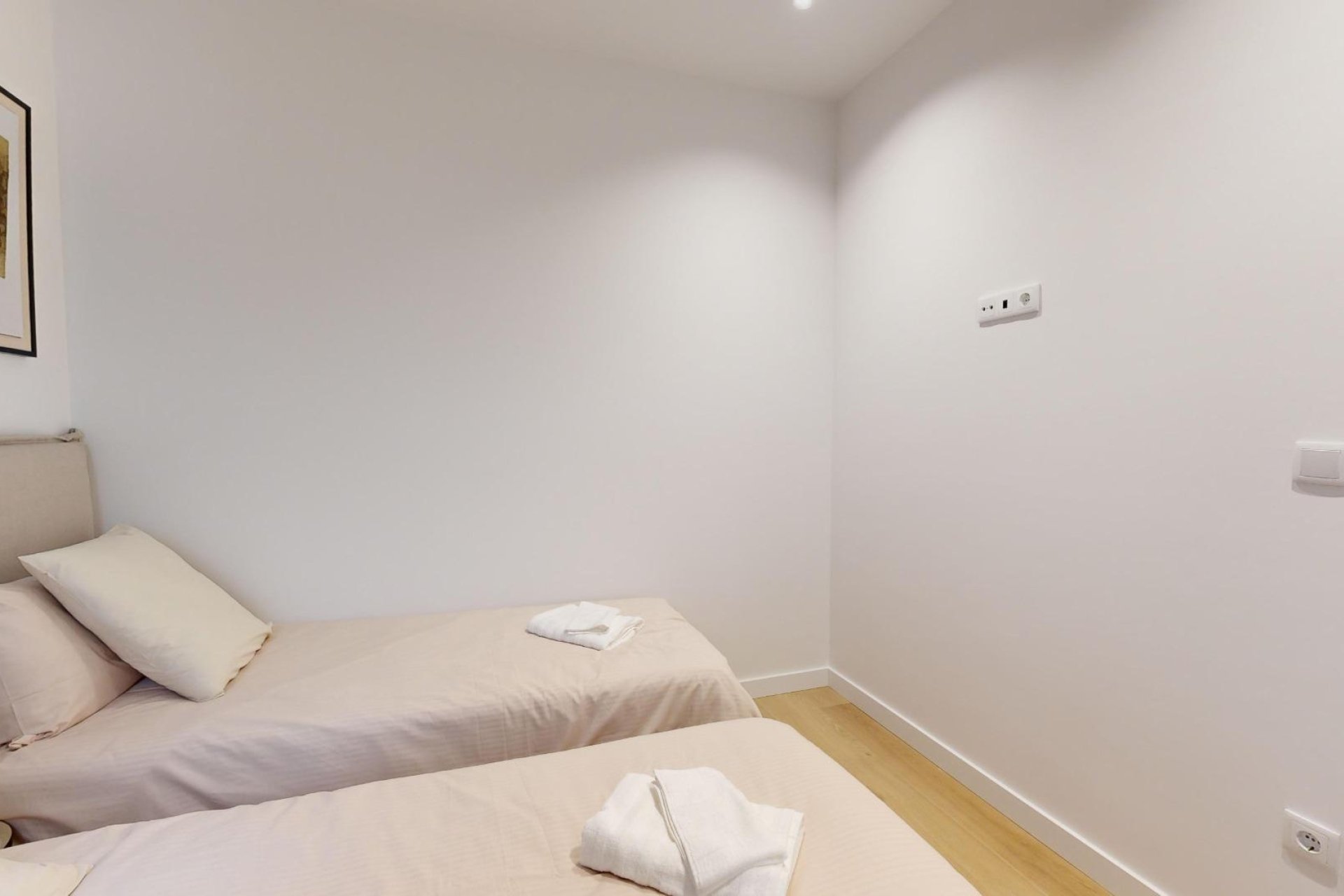 Nowy budynek - Daszek -
