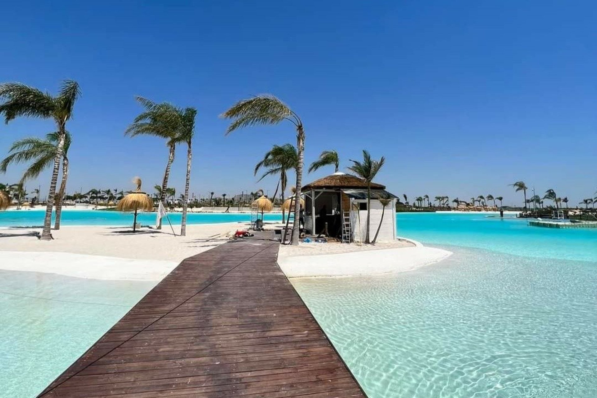 Nowy budynek - Daszek -
