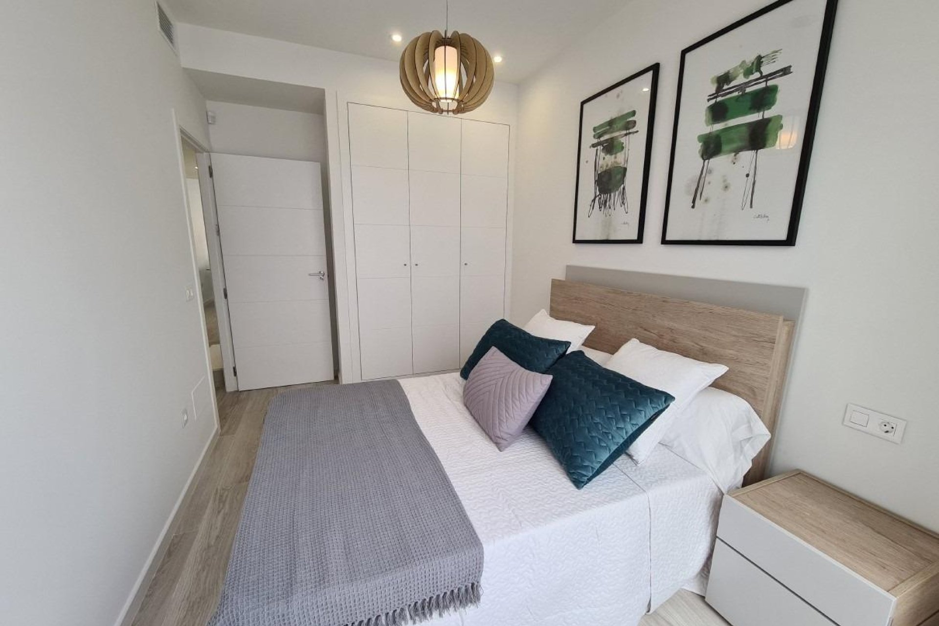 Nowy budynek - town house -
Avileses