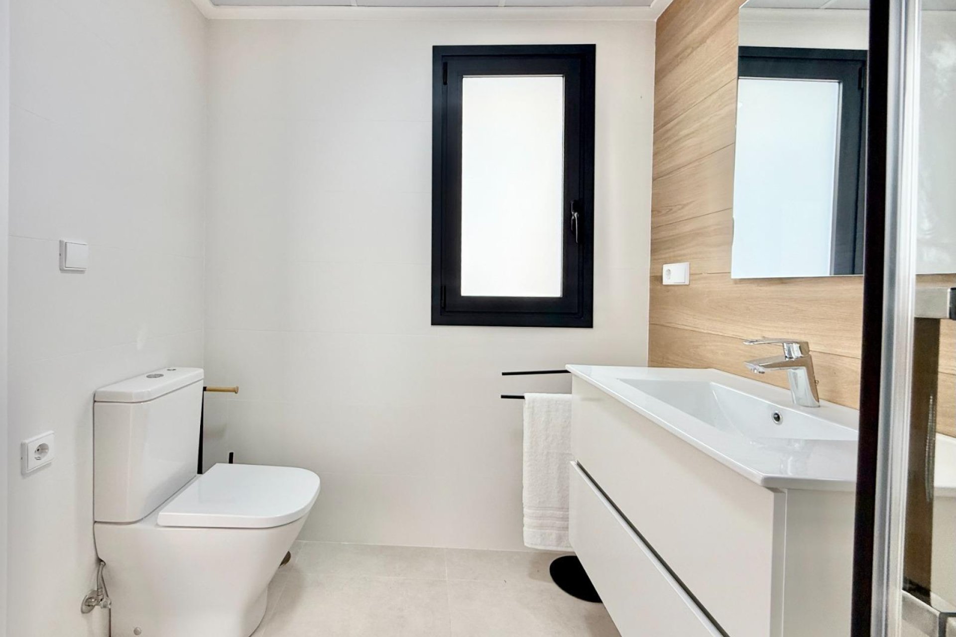 Nowy budynek - town house -
Cox - San Fernando