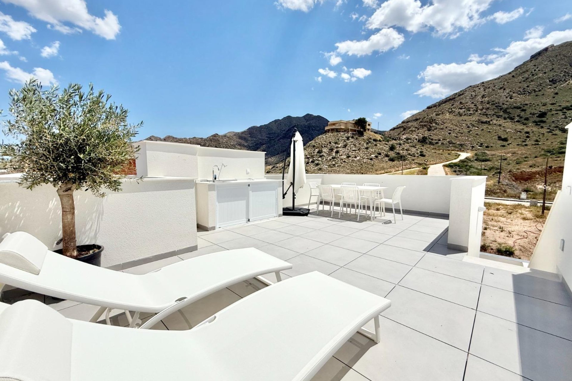 Nowy budynek - town house -
Cox - San Fernando