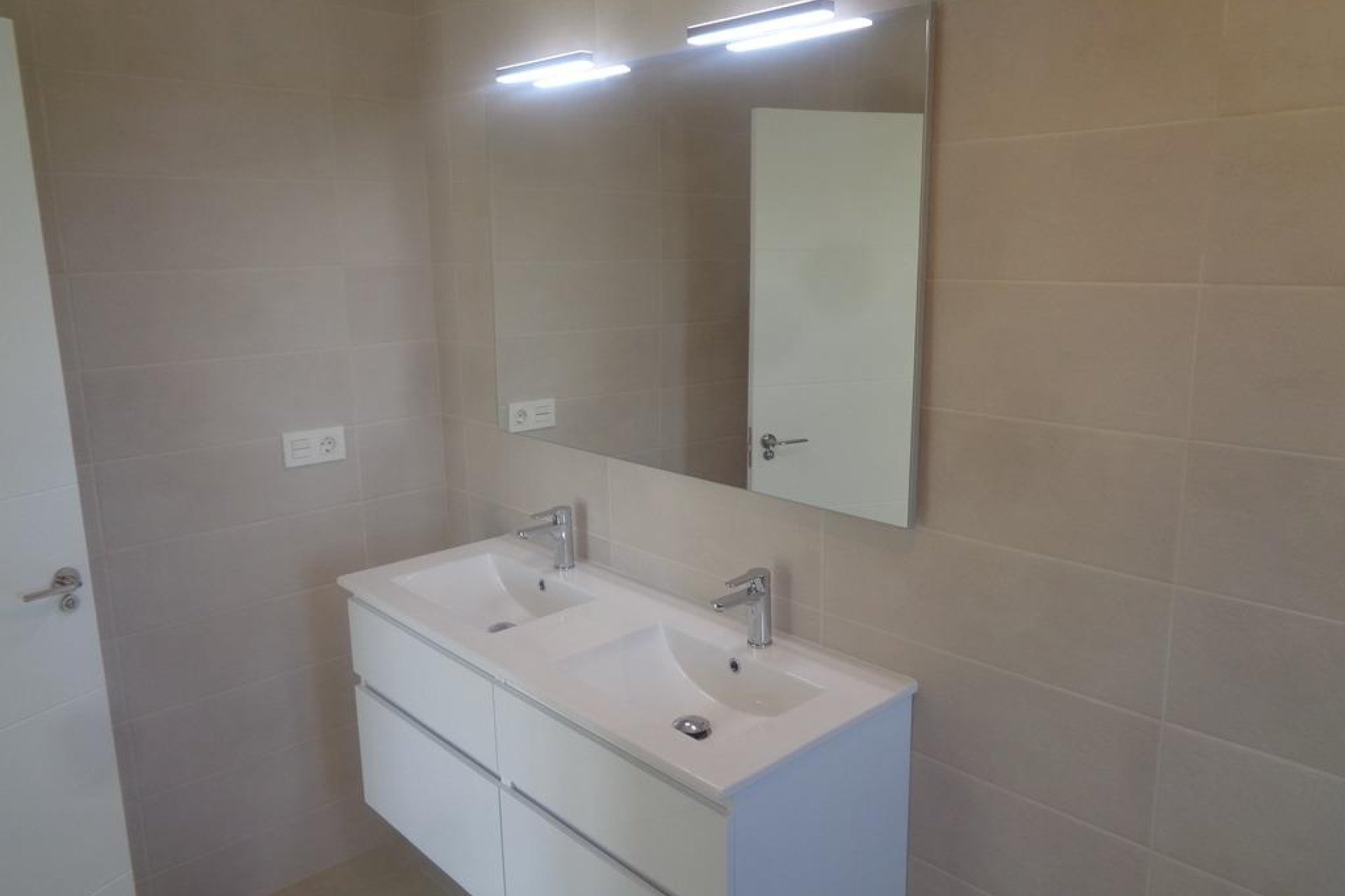 Nowy budynek - villa -
