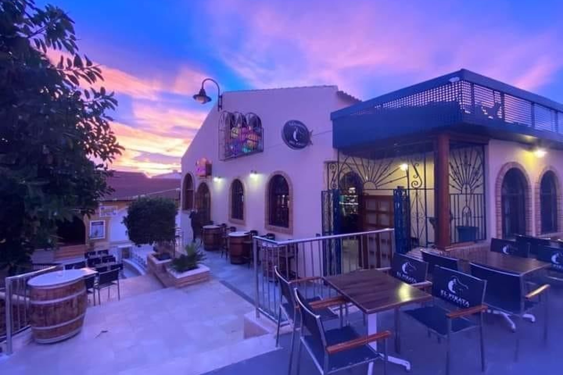 Nowy budynek - villa -
