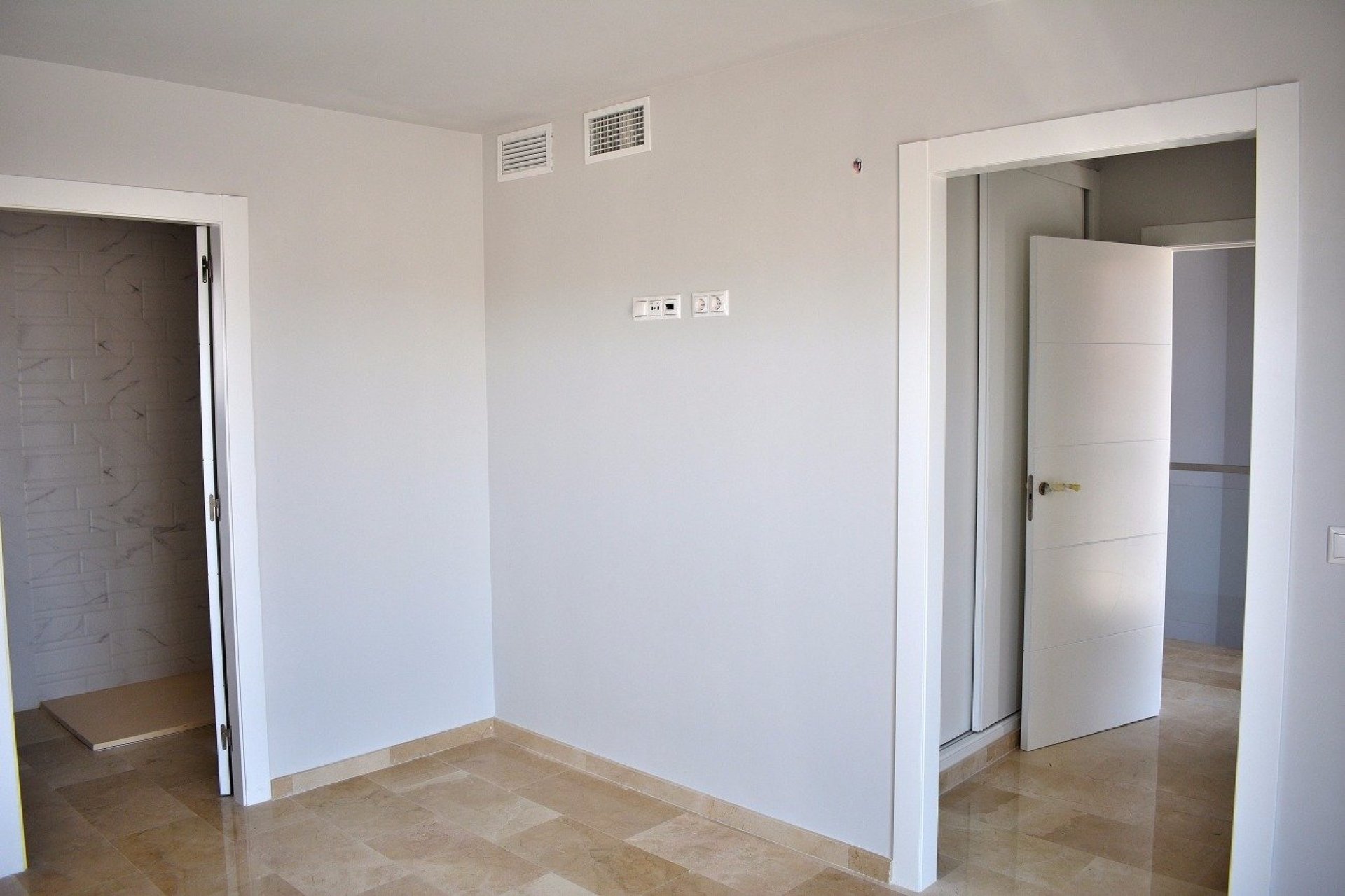 Nowy budynek - villa -
