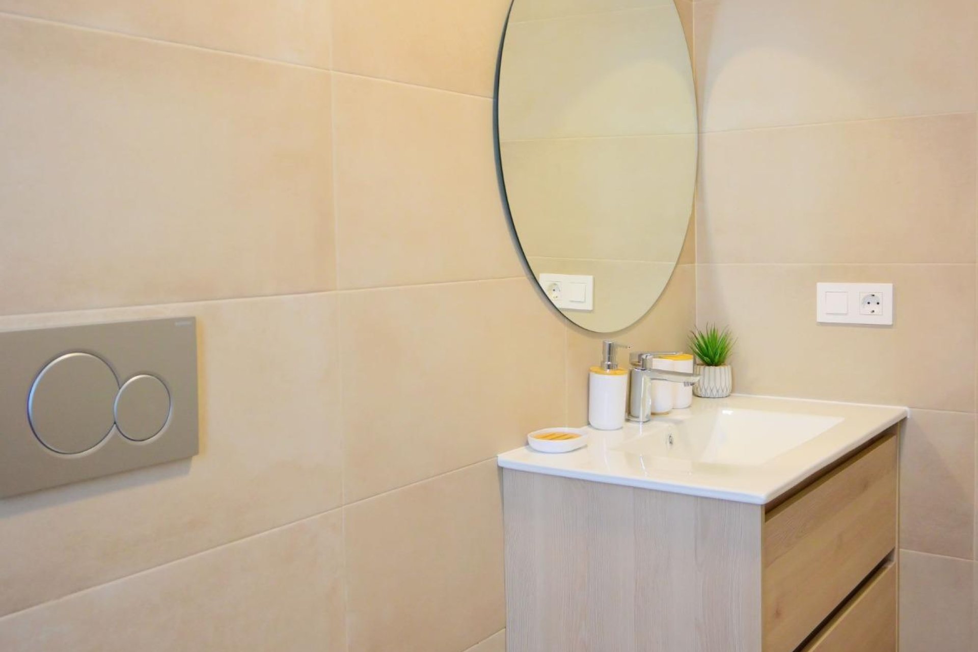 Obra nueva - villa -
Dolores - polideportivo