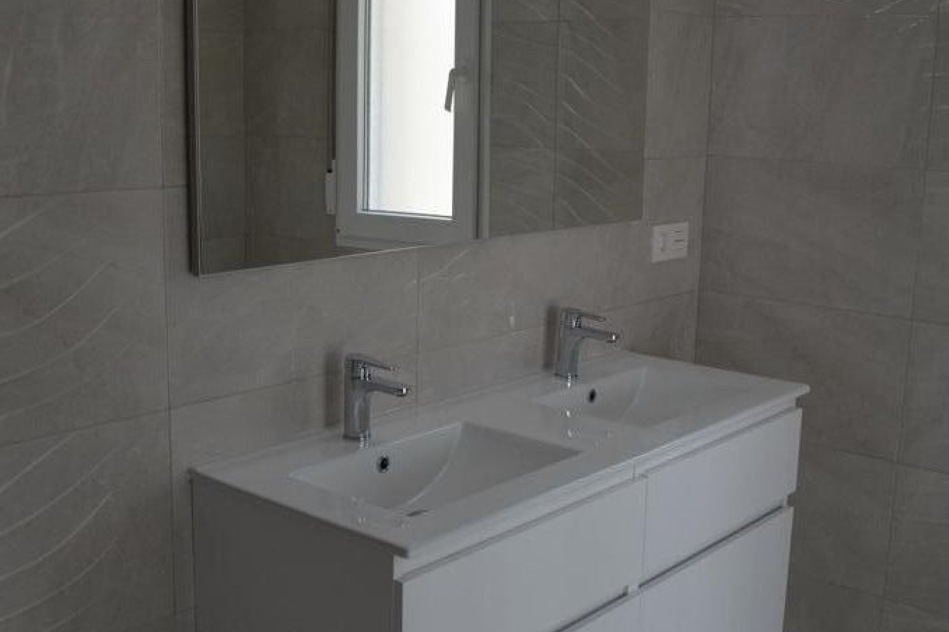 Obra nueva - villa -
