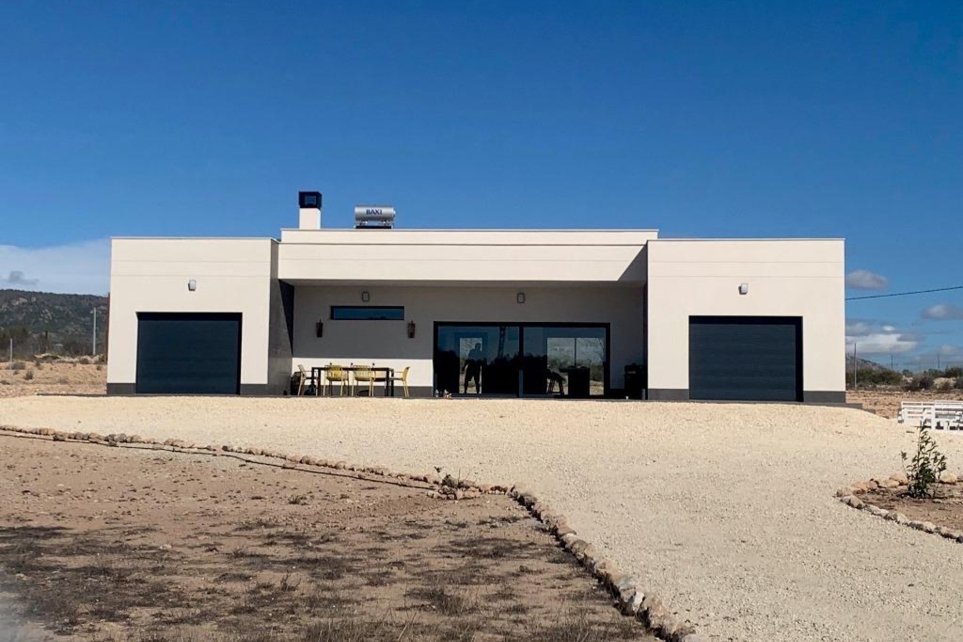 Obra nueva - villa -
