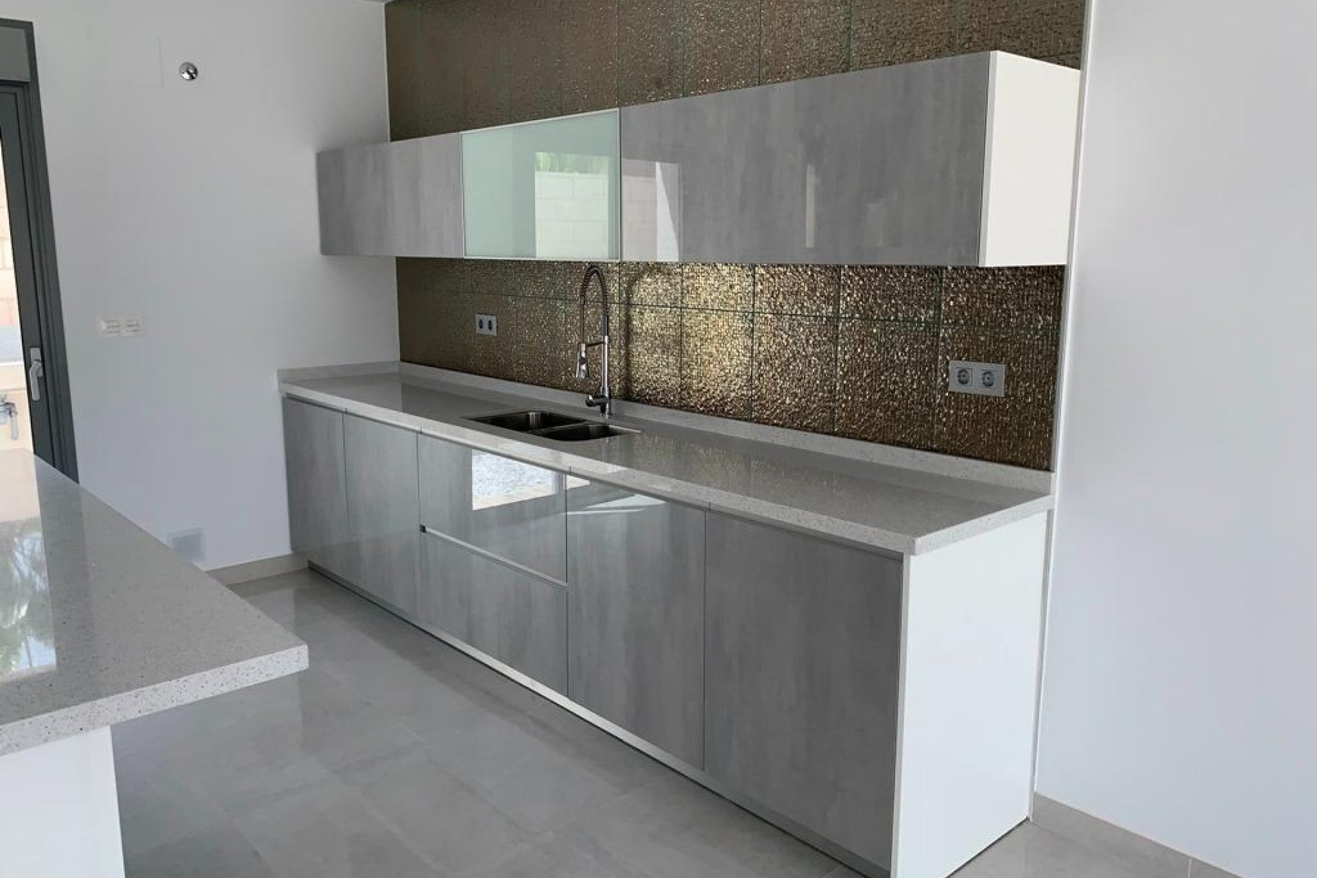 Obra nueva - villa -
