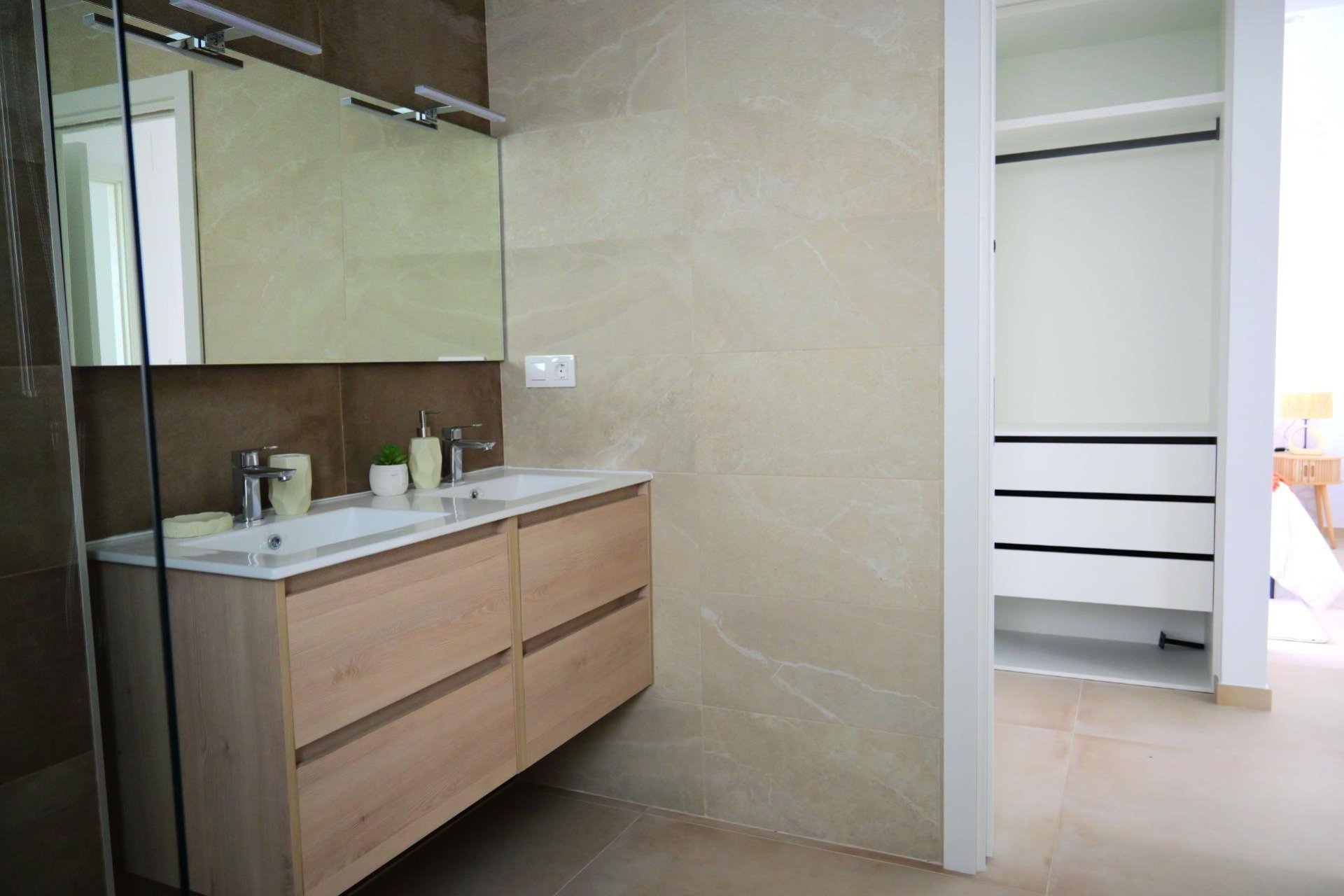 Obra nueva - villa -
