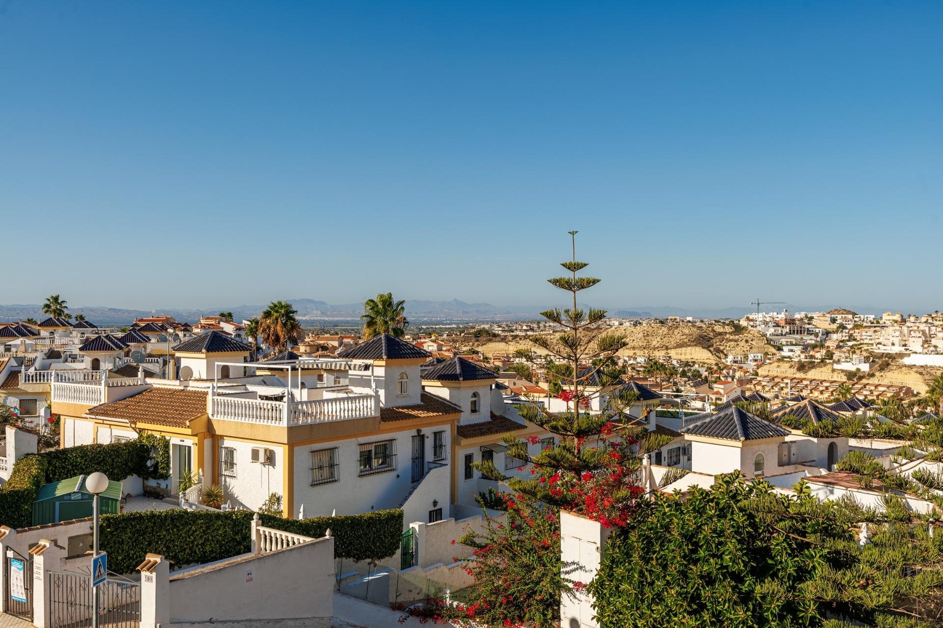 Obra nueva - villa -
