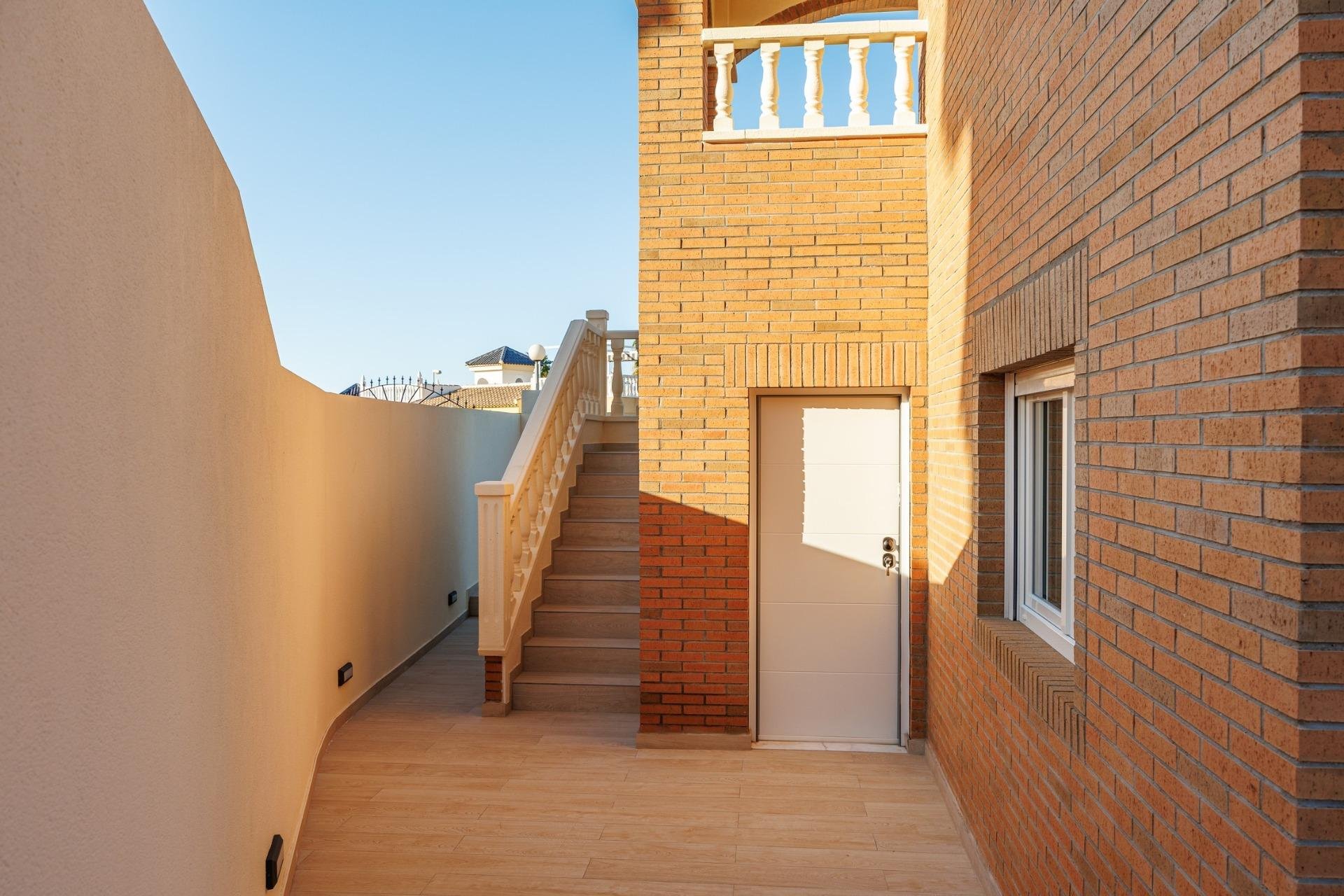 Obra nueva - villa -
