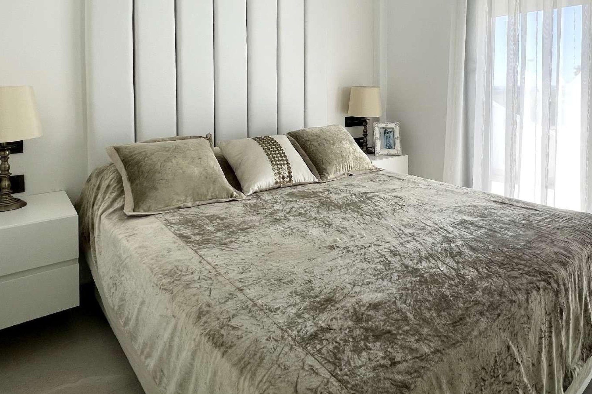 Obra nueva - villa -
