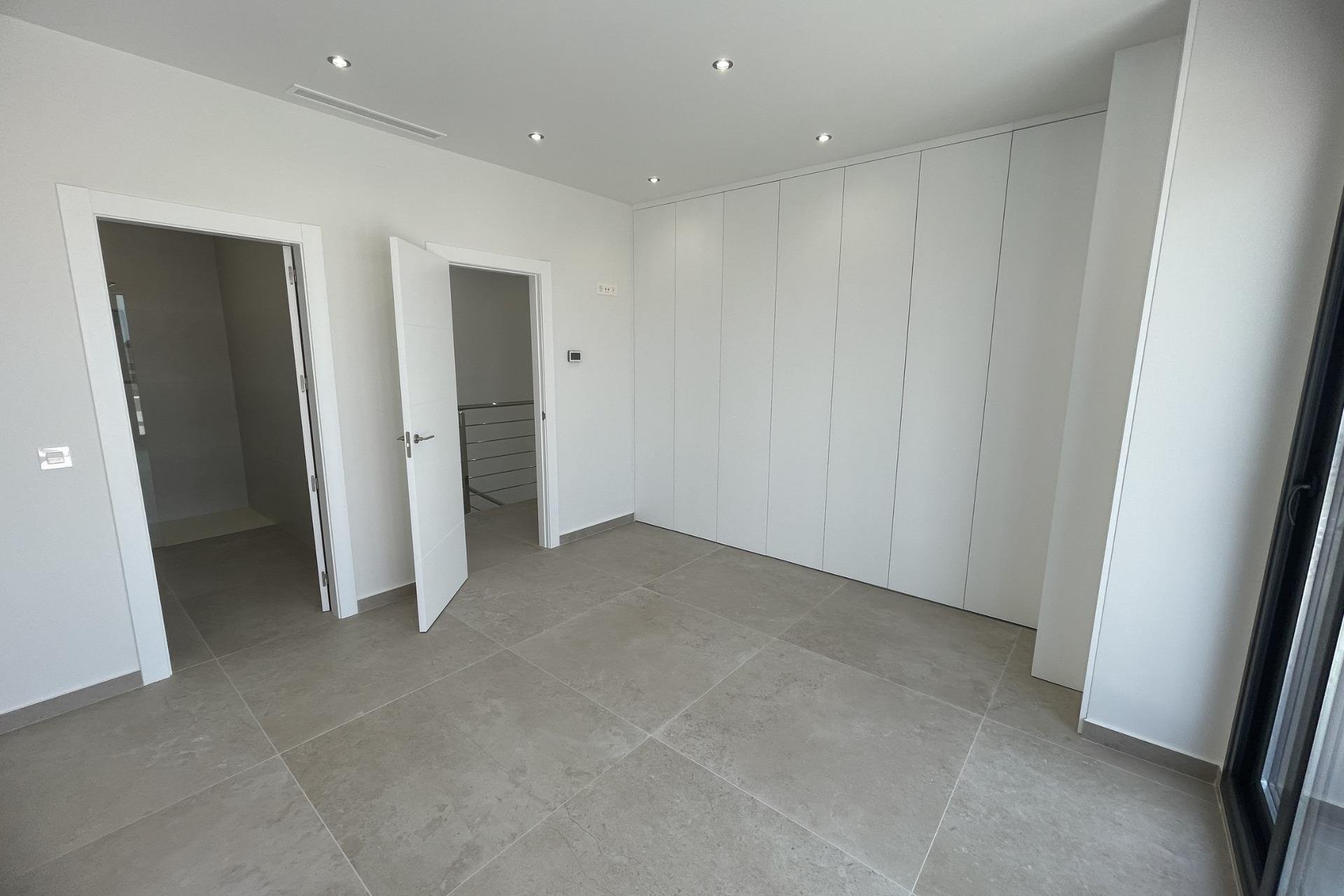 Obra nueva - villa -
