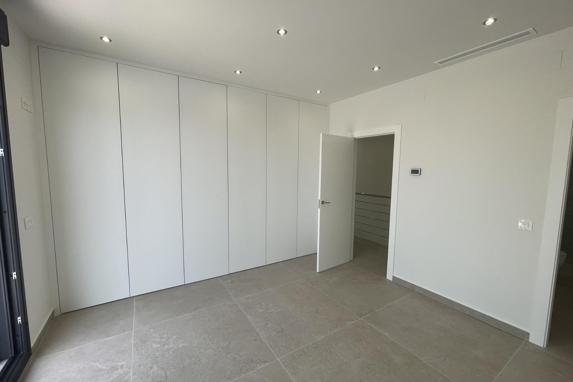 Obra nueva - villa -
