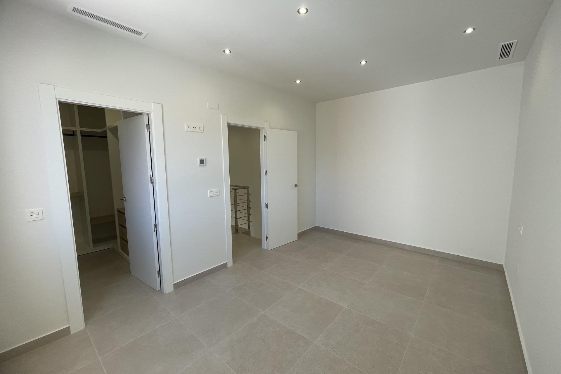 Obra nueva - villa -
