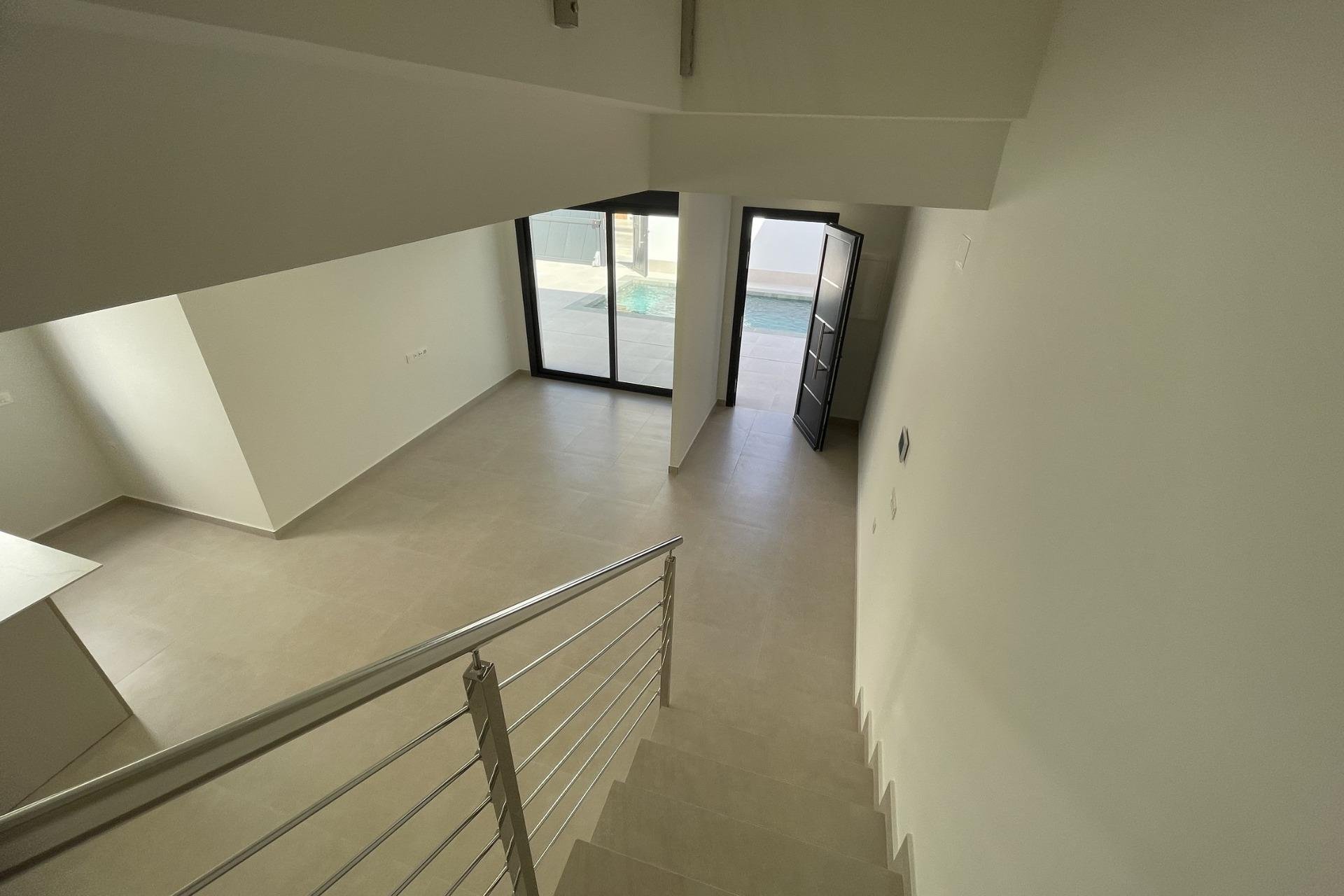 Obra nueva - villa -
