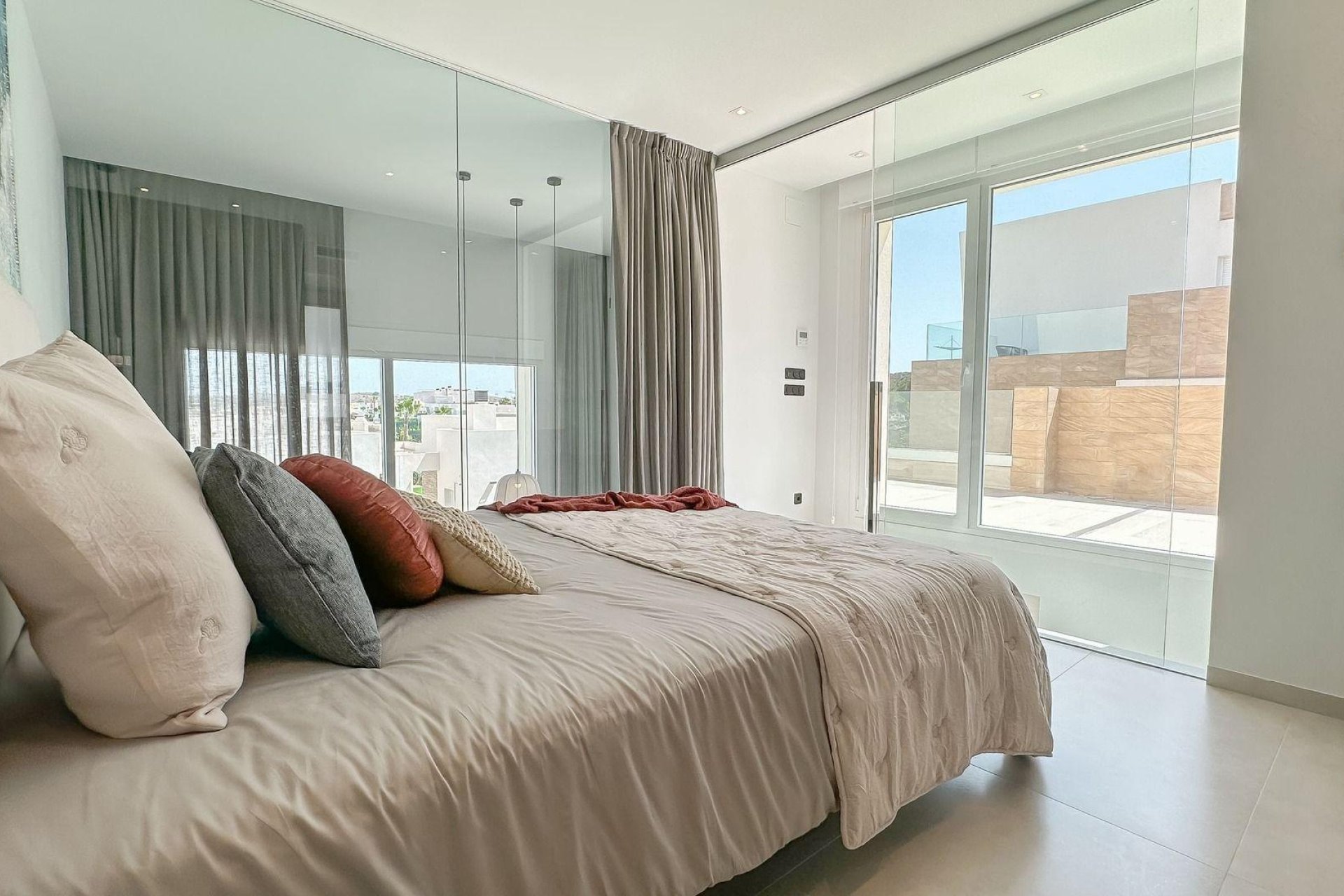 Obra nueva - villa -
