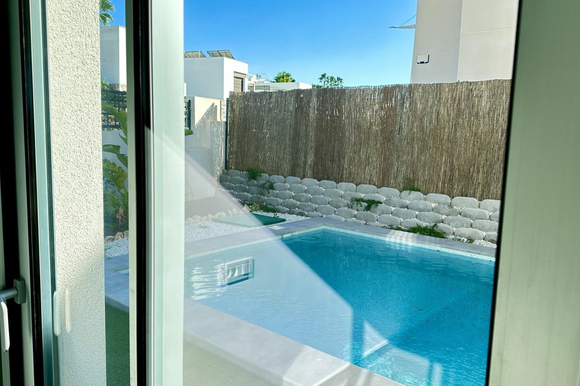 Obra nueva - villa -
