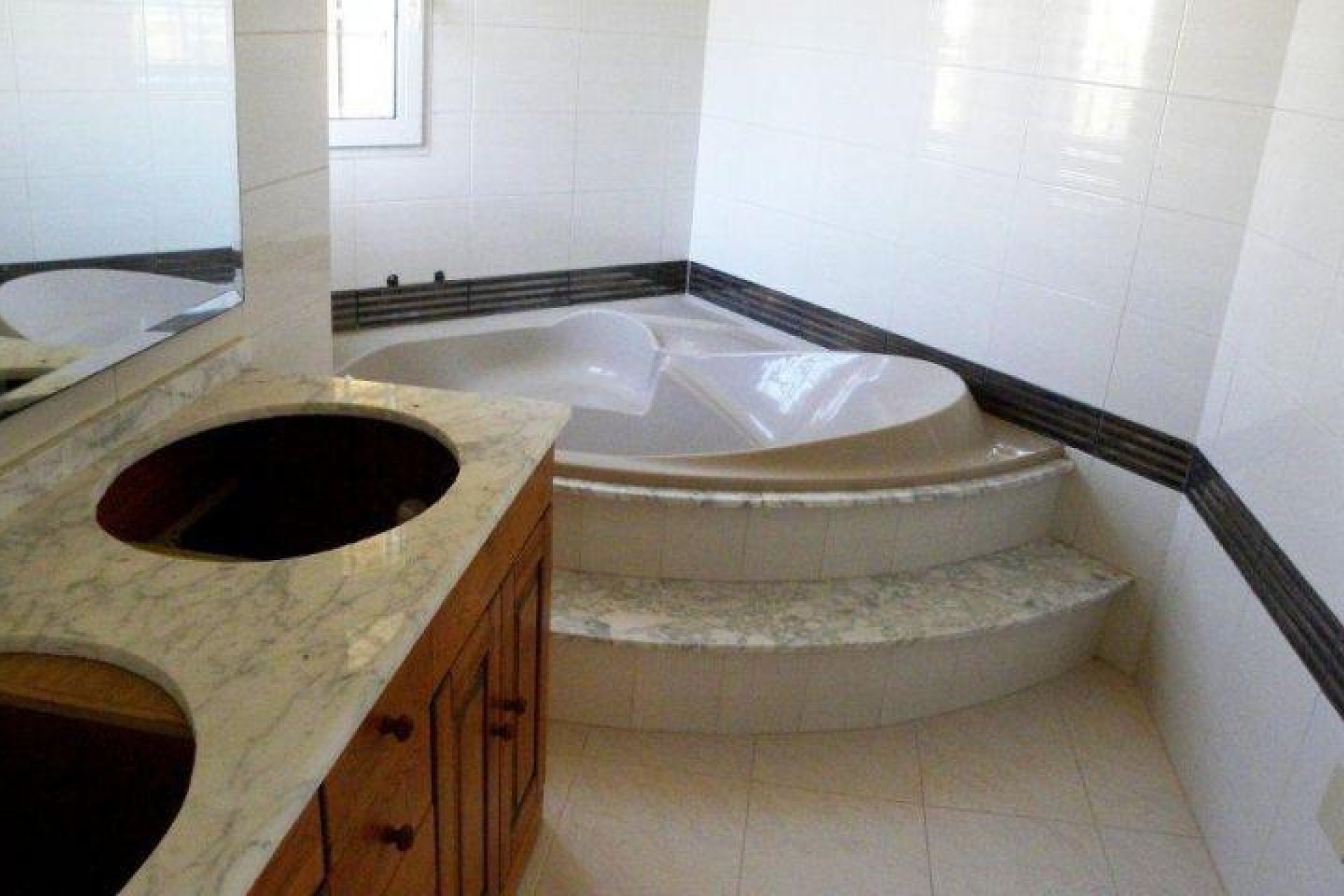 Obra nueva - villa -
