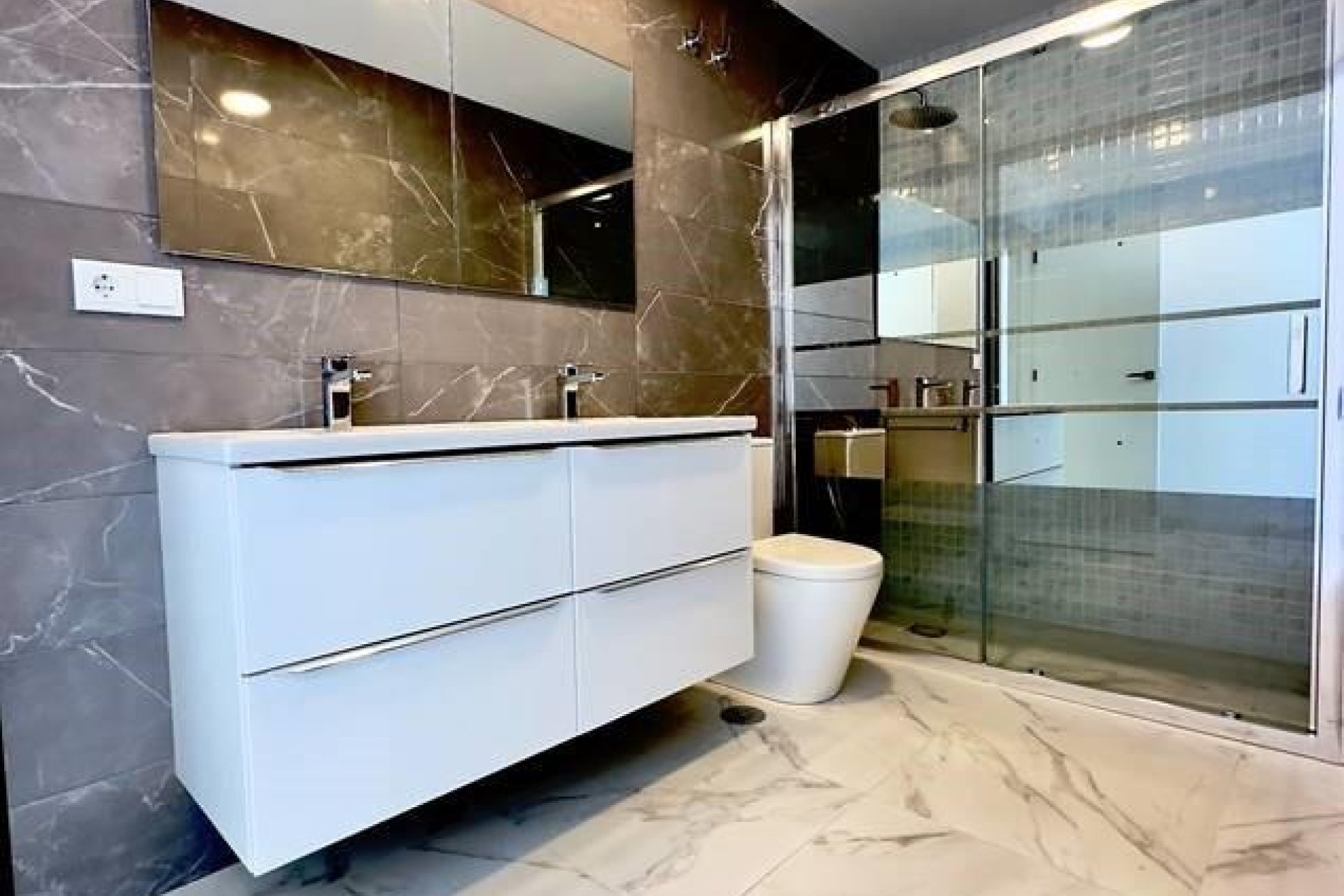 Obra nueva - villa -
