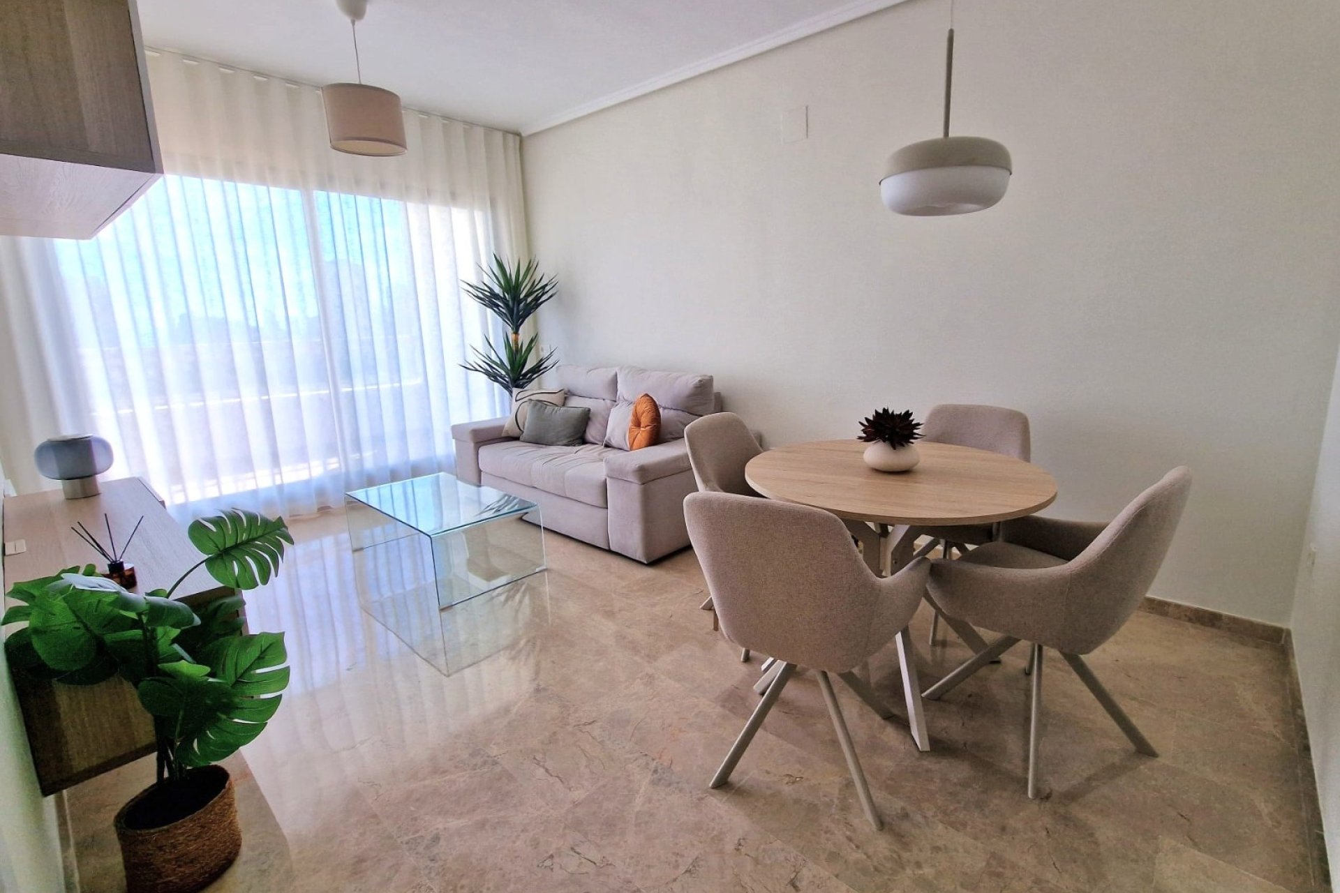 Reventa - Apartamentos -
Benidorm - Poniente