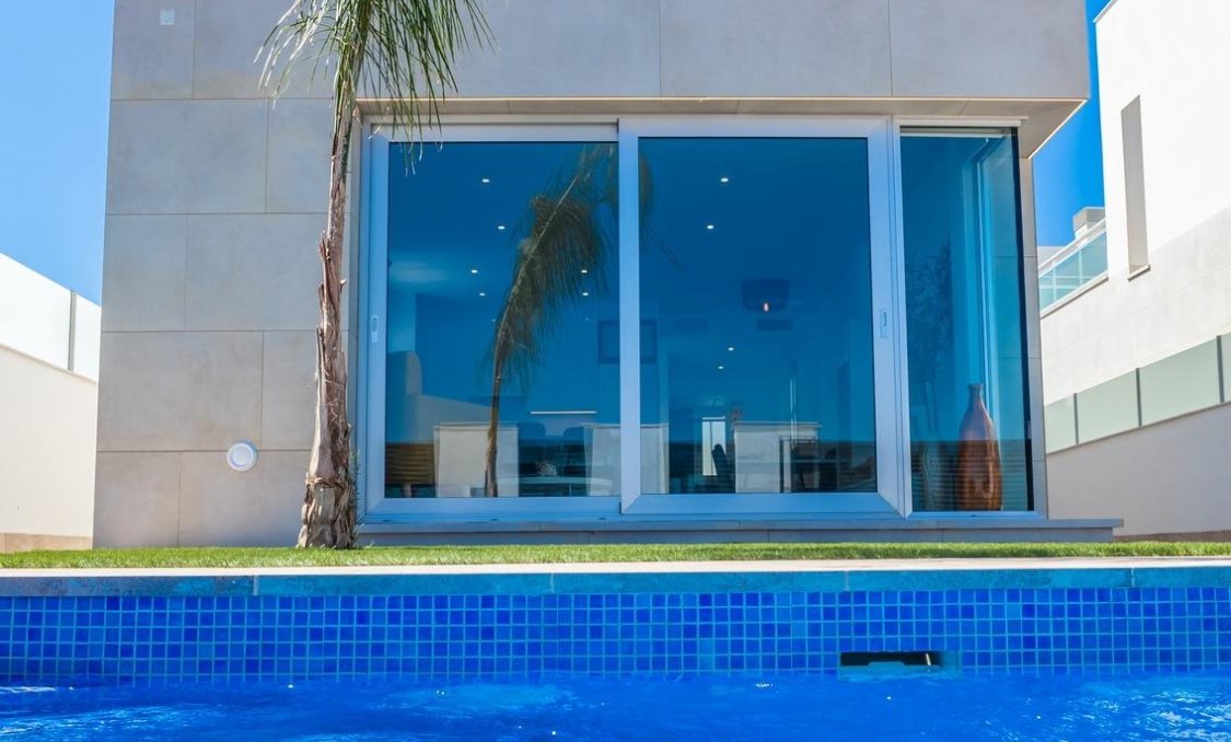 Obra nueva - villa -
