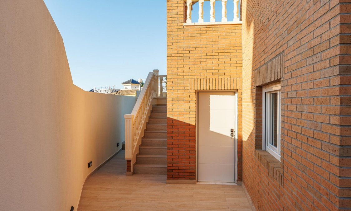 Nowy budynek - villa -
