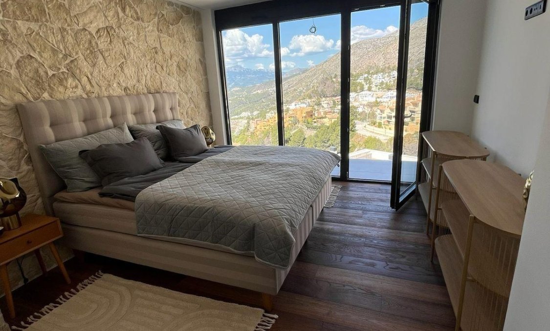 Obra nueva - villa -
