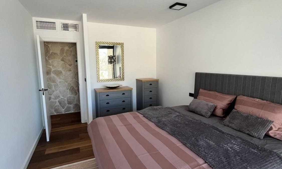 Obra nueva - villa -
