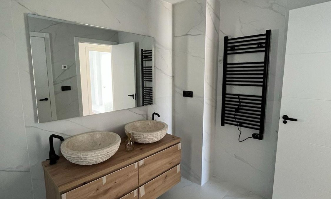 Obra nueva - villa -
