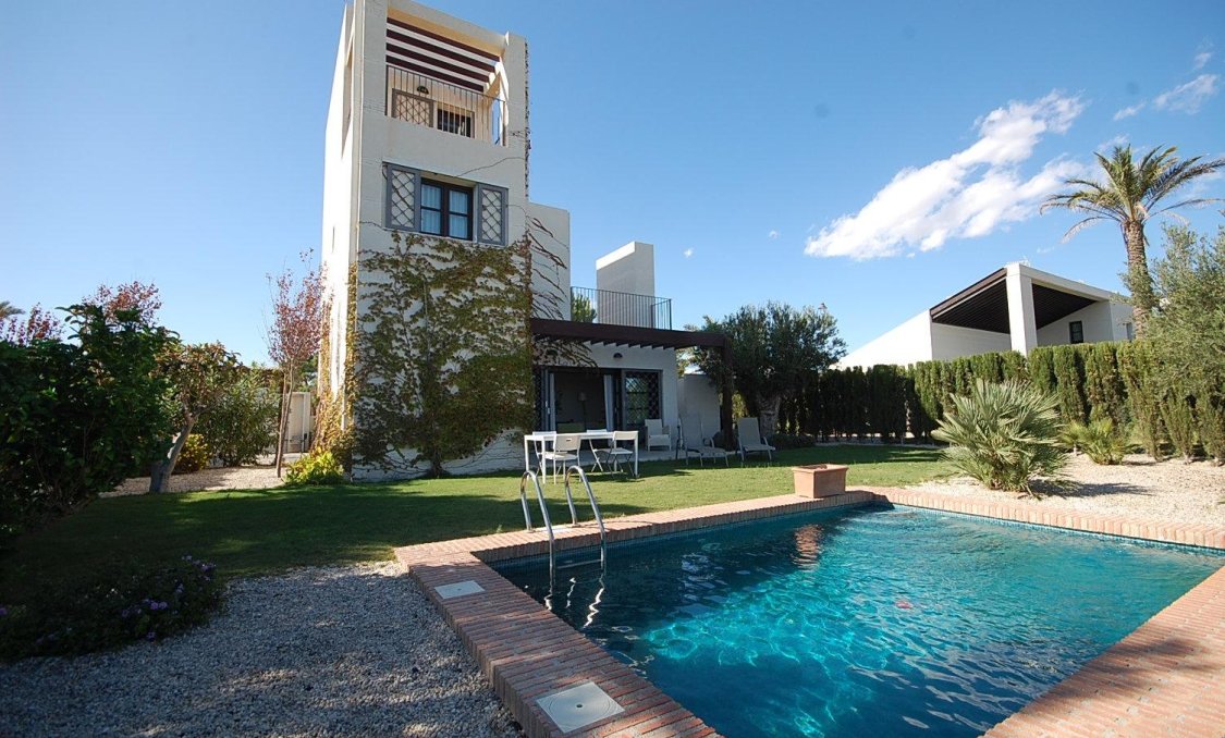 Obra nueva - villa -
