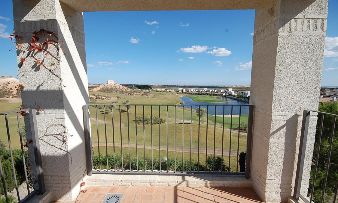 Obra nueva - villa -
