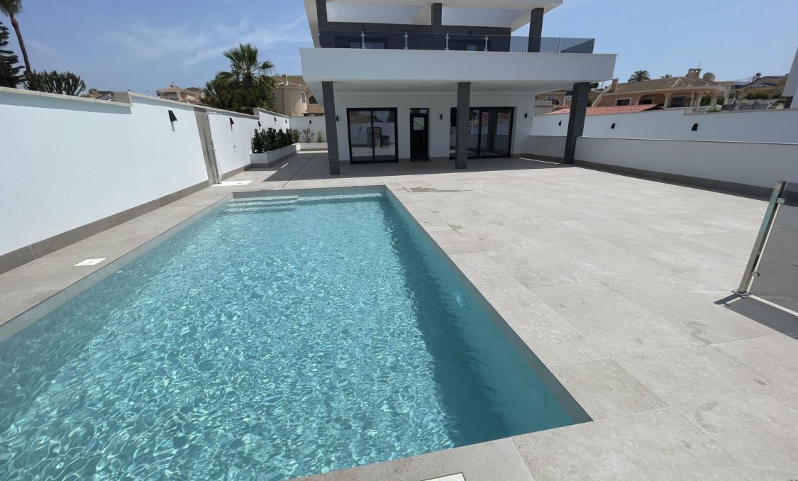 Obra nueva - villa -
