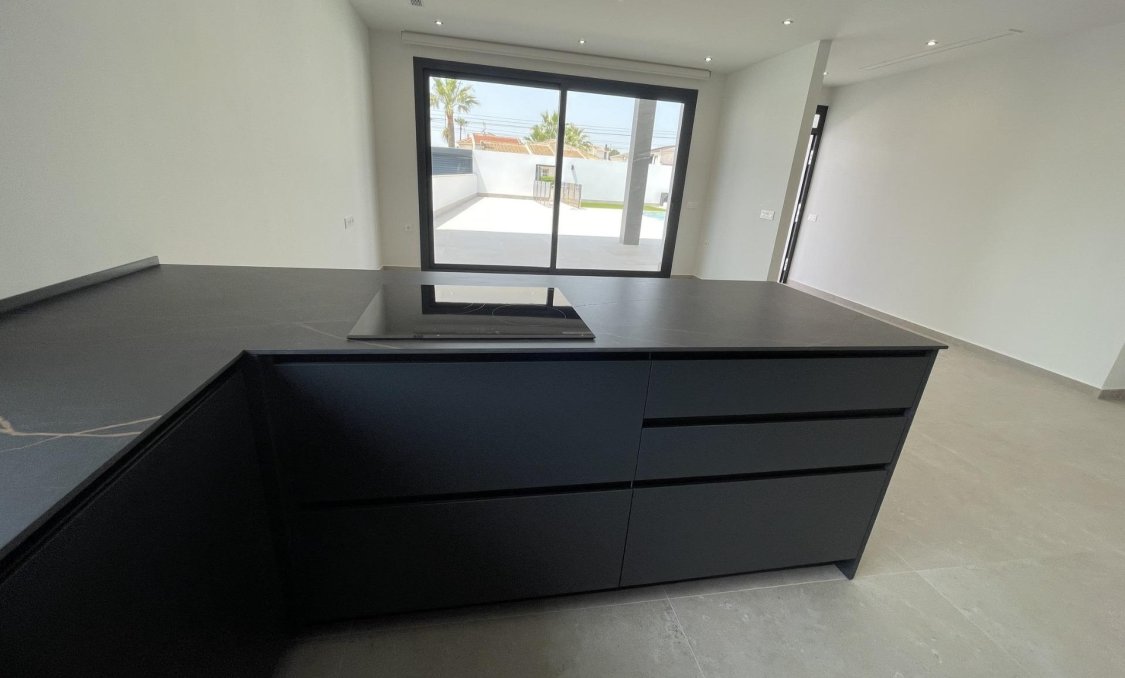 Obra nueva - villa -
