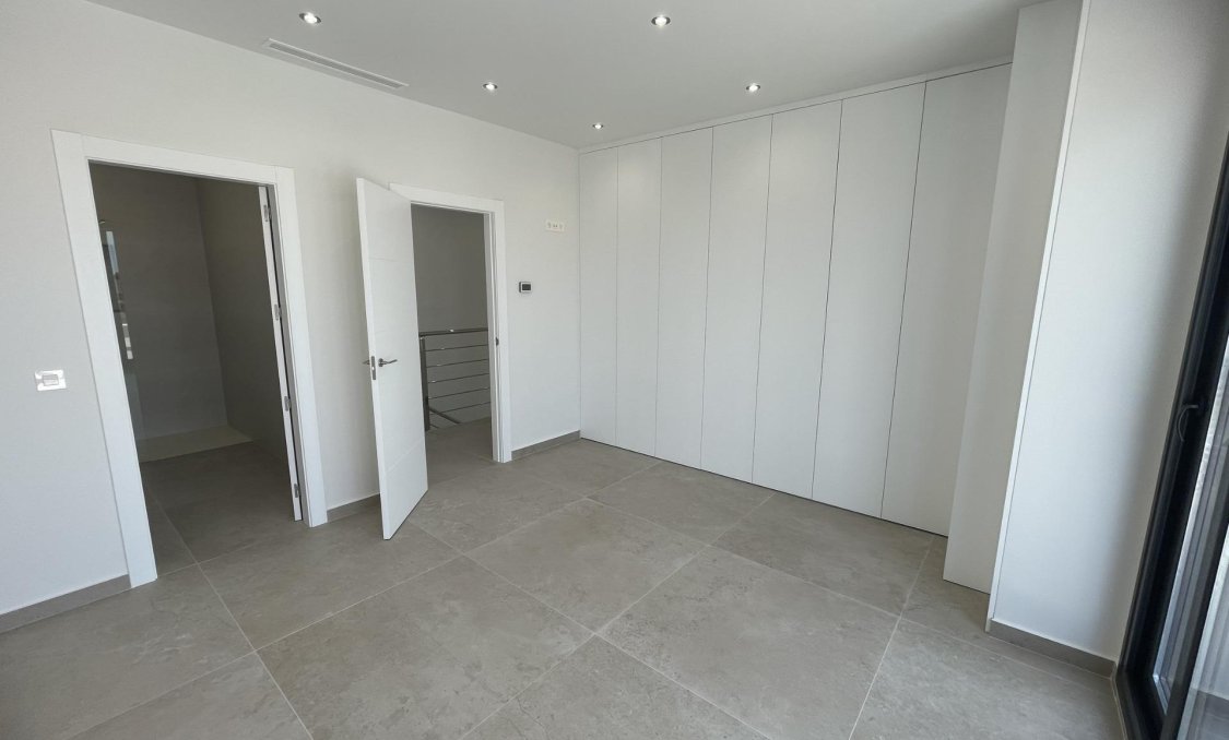 Obra nueva - villa -
