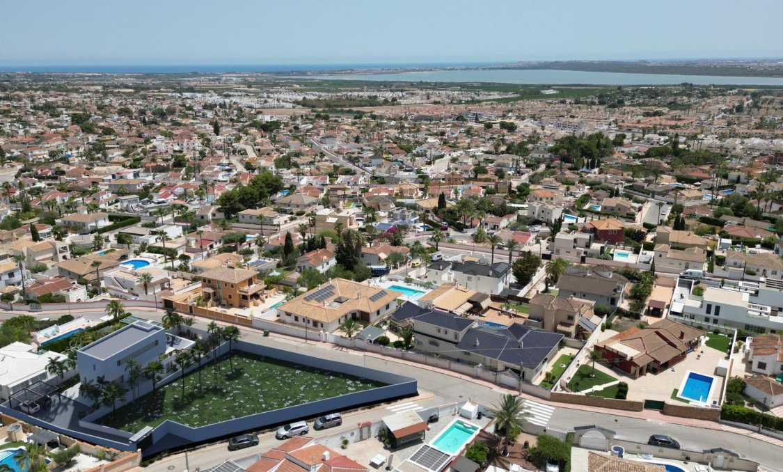 Nowy budynek - villa -
