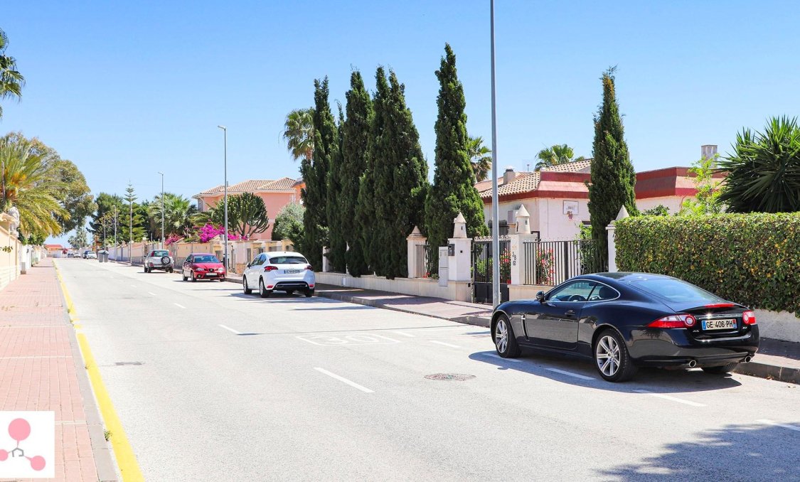 Obra nueva - villa -
