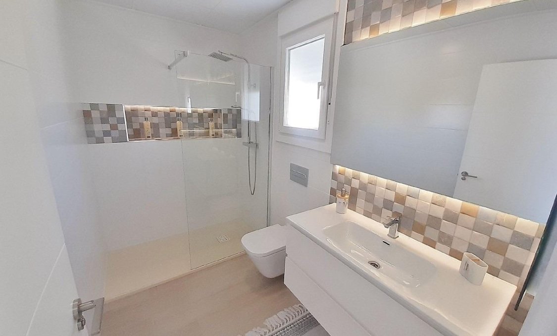 Nowy budynek - town house -
Avileses