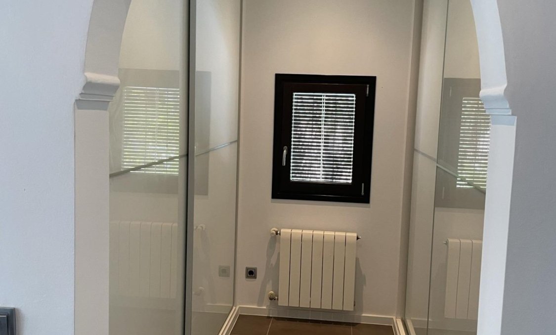 Nowy budynek - villa -
