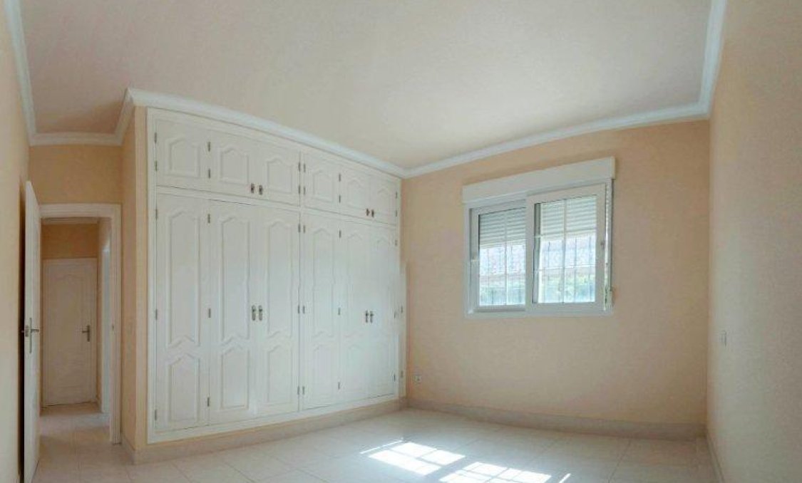 Nowy budynek - villa -
