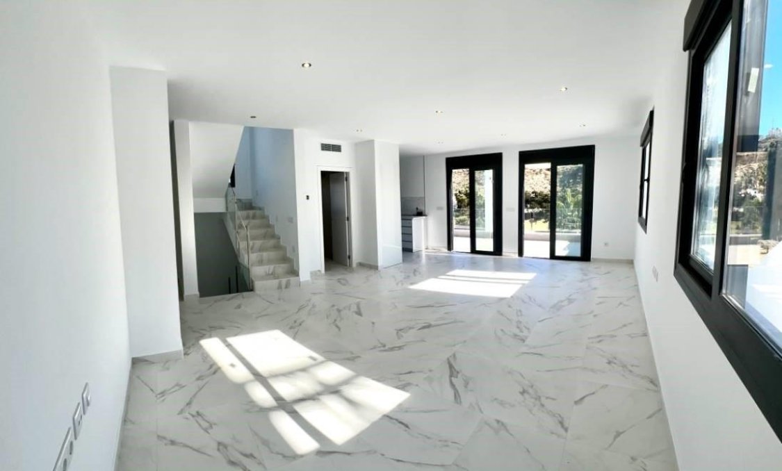 Obra nueva - villa -
