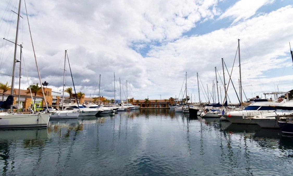Nowy budynek - Daszek -
Puerto de Mazarron - Playa del Puerto