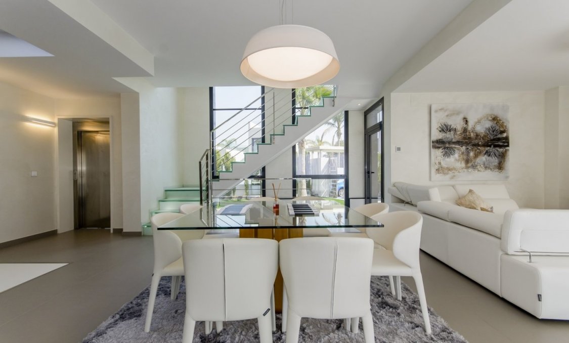 Obra nueva - villa -
