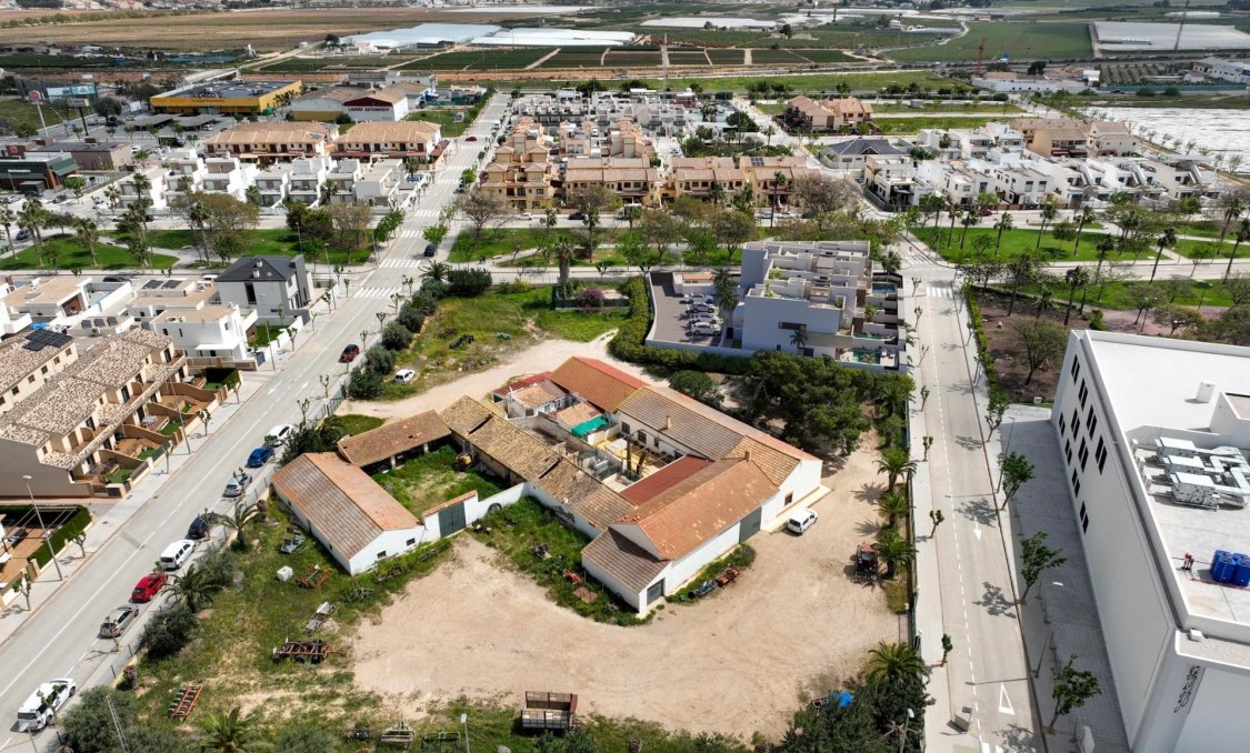 Nowy budynek - Bungalow -
Pilar de la Horadada - pueblo
