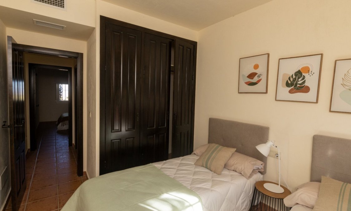 Obra nueva - villa -
