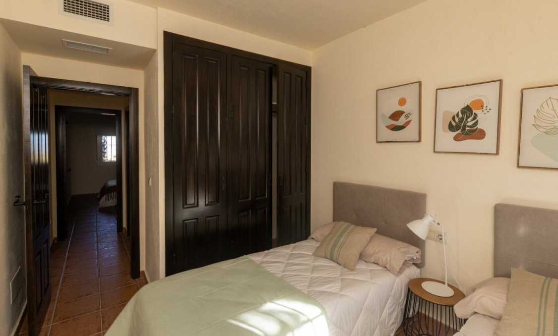 Obra nueva - villa -
