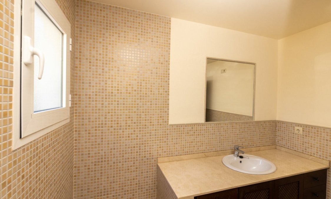 Obra nueva - villa -
